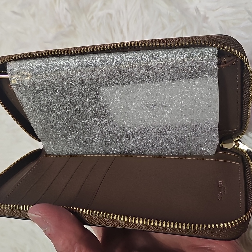 Coach Medium ID Zip Wallet In Signature Canvas Khaki/Saddle C4124 - Picture 6 of 10